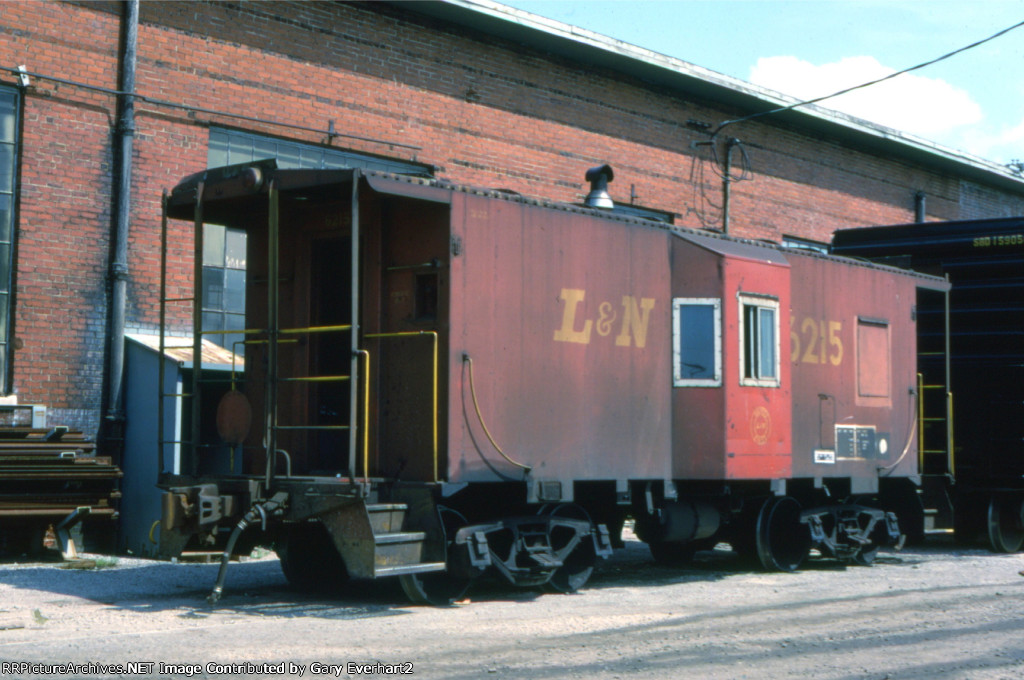 LN Caboose #6215 - Louisville & Nashville